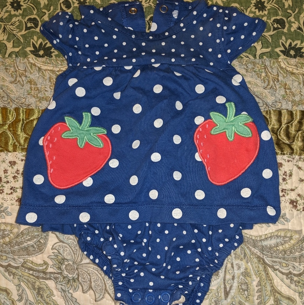 One of the cutest 0-3m onsies ever!!! 😍🍓